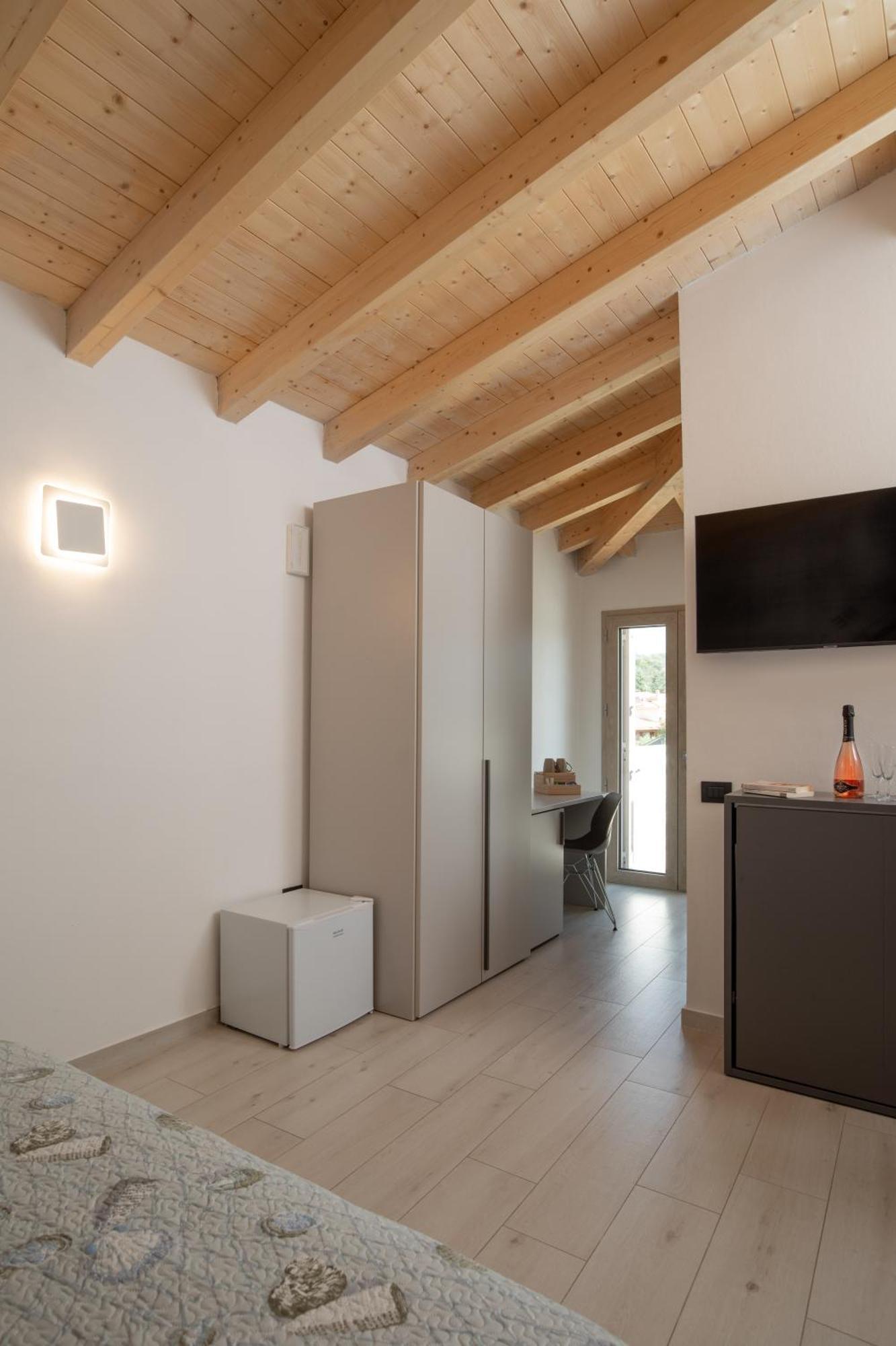 Theodore Rooms San Teodoro  Exterior photo