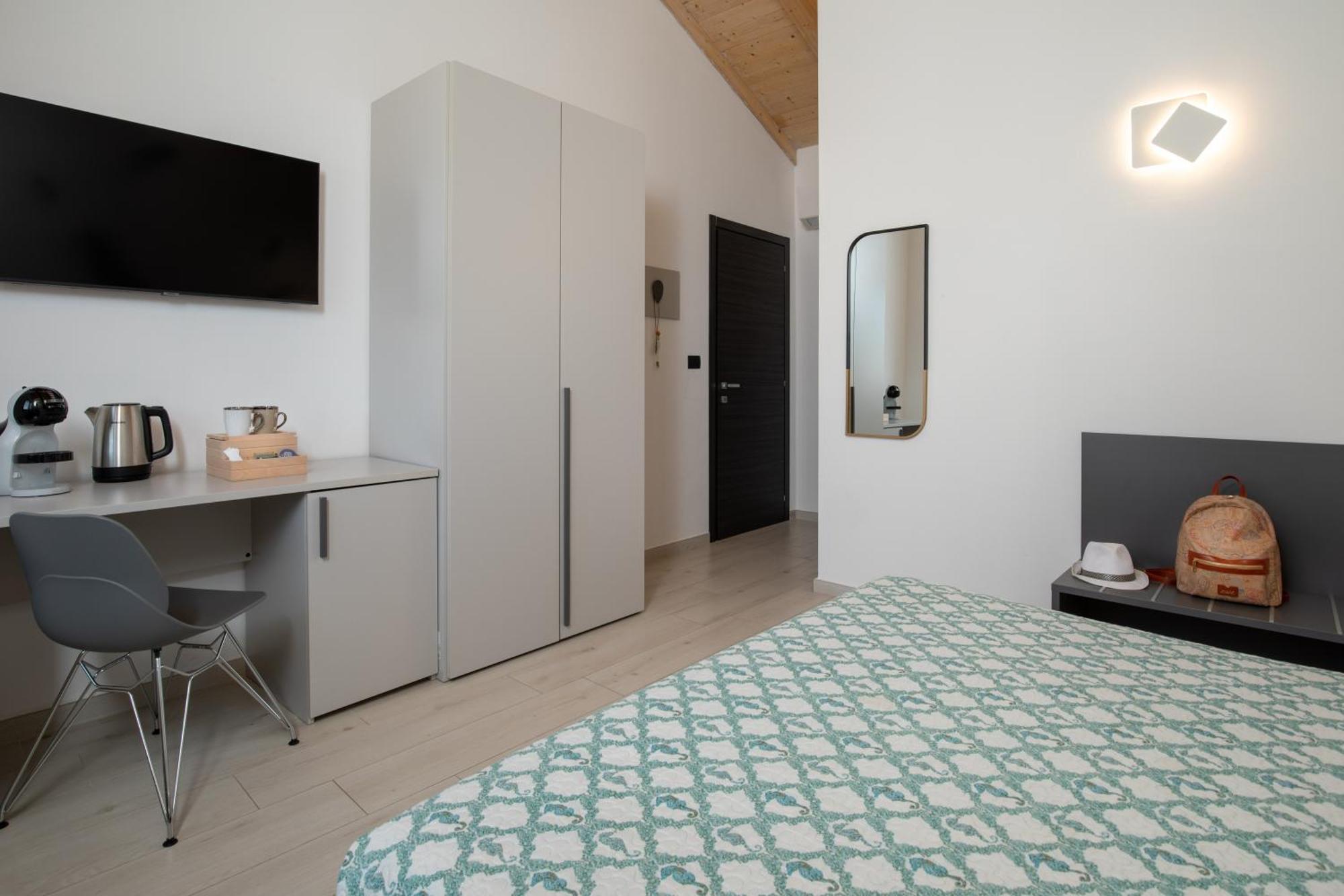 Theodore Rooms San Teodoro  Exterior photo